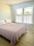 Cozy Costal Cottage ~ Prime Location ~ Just Seconds from Hills Beach!