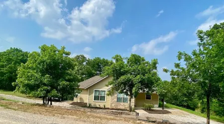 Cozy and Relaxing Lake House close to Lake of the Arbuckles
