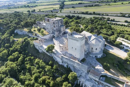 Village house in Provence for 2 to 4 people at the foot of the Alpilles mountains