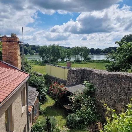 Ferienhaus an der Stadtmauer mit Seeblick