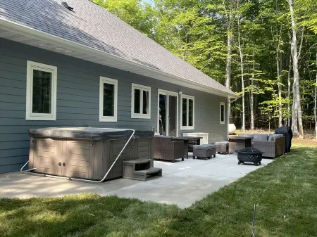 4 Master Suites with Hot Tub That Sleeps 12 in Door County!