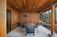 River-View Chalet 5 Minutes to Squaw Valley 10 minutes to Lake Tahoe