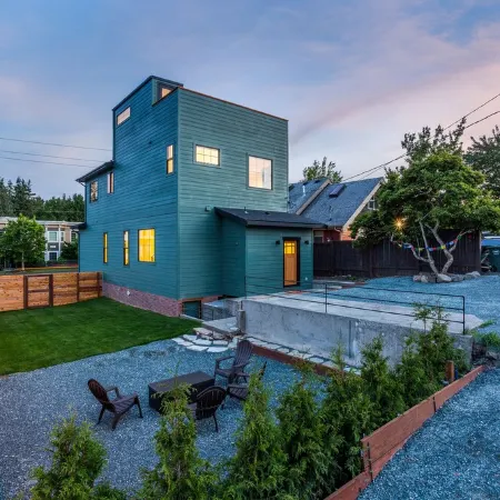 Fairhaven Luxury With Rooftop Deck and Ocean Views