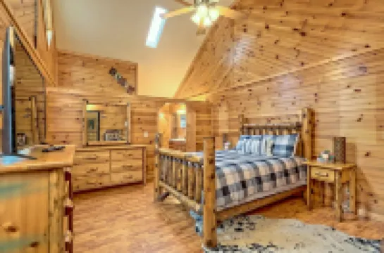 Cabin with hot tub firepit fireplace and game room area!near Helen