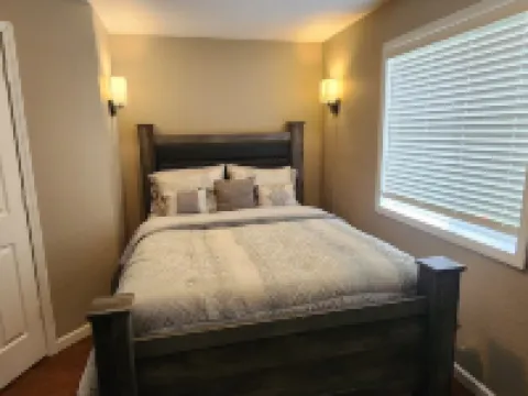 Charming 2-bedroom house with WiFi, AC in cool Escanaba Hotels in Escanaba