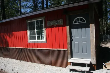 Tiny Red Farmhouse centrally located in Columbia Falls