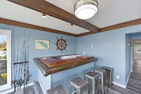 ⚓️Direct lake view with available Tritoon boat rental Hotels in Turkey Creek Township