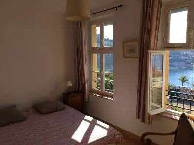 Beautiful  Provencal Villa Close To The Beach And Accommodation Hotel in zona Villafranca Marittima