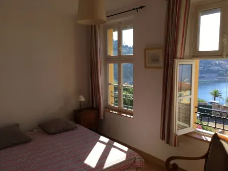 Beautiful  Provencal Villa Close To The Beach And Accommodation