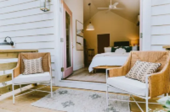 Canal Front, Modern Tiny House! Bikes. Fire Pit!