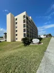 Newly renovated. Across from the beach apartment Hotels in Ponce Inlet