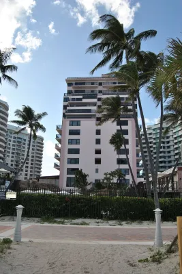 Beach Front Resort - 2 Bedroom, 2 bathrooms, Sleeps 6, 2 Pools- at The Alexander