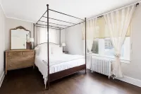 🌟 Walk to the village ❤ of Greenport Hotels in Greenport West