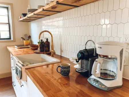 OPEN for VT Football 2025!  Steps to Lane Cozy 2 bed Blacksburg Apartment Отели рядом с достопримечательностью «Политехнический университет Виргинии»