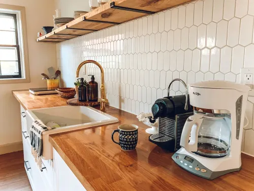 Steps to Lane and VT Campus Cozy 2 Bed/2 Bath Blacksburg Apartment