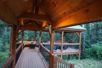 Mountain Retreat with Amazing Hot Tub and Outdoor Patio Area!