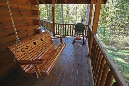 Gorgeous Starry Knight Lodge next to the Hocking Hills State Forest; Sleeps 12