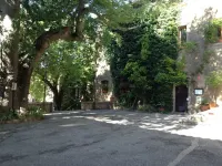 Lodging in the heart of a village perched 500m above sea level in Provence Verte