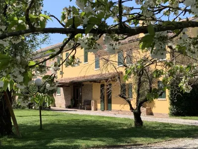 Renovated country house with 3 bedrooms, for 5 people. Corte Loredana Srl 주변 호텔