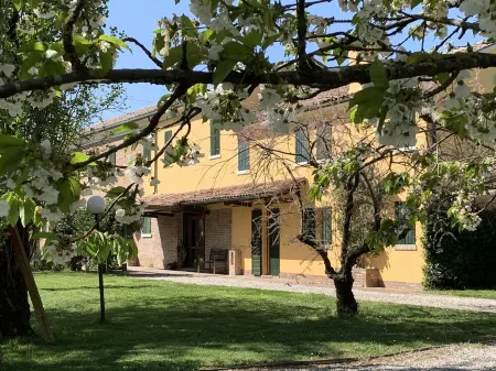 Renovated country house with 3 bedrooms, for 5 people. Отели в г. Bagnolo di Po