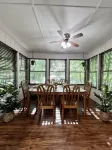 COZY FAMILY HOUSE  WITH BIG HOT TUB // DECK // FIRE PIT- 5 MINUTES FROM LAKES!!!
