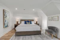 Historic Farmhouse with Pool & Hot Tub in Wine Country, Near Washington, DC