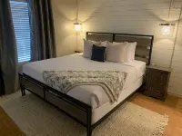 House w/1 acre, Spa & Outdoor Living