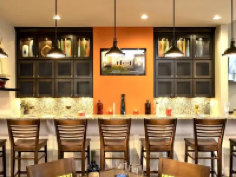 House sleeps 10, steps to pool, indoor/outdoor living, shuttle to Bethany Beach ミルビルのホテル