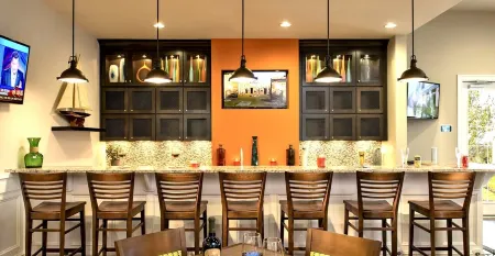 House sleeps 10, steps to pool, indoor/outdoor living, shuttle to Bethany Beach