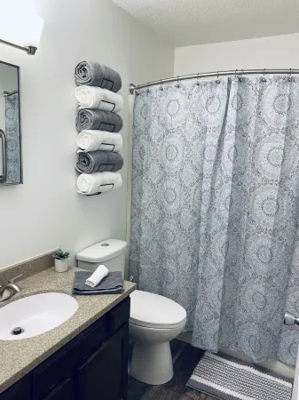 Cozy in A Small Town - 1 bedroom apartment Отели в г. Лигоньер