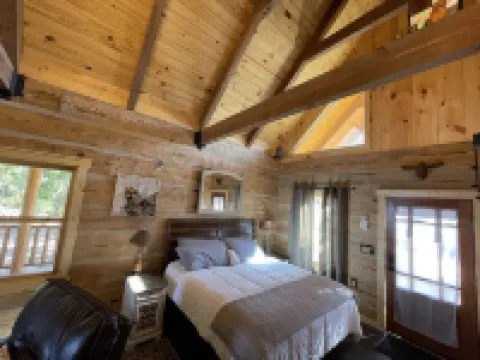 NEW Owl and Moon Romantic Cabin Majestic Views for Miles Fireplace and Hottub