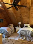 Secluded-Log Cabin-in town Cashiers-Pet Friendly