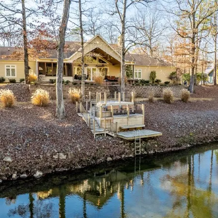 Luxury Retreat on Little Mo River, Fish From Private Docks, Kayaking, Serenity