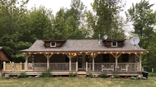 Spirit Lodge- Log Cabin with Large front porch Hotel a Ashland County