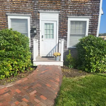 Cozy condo with harbor views. Walk to Dock Square and Beach.