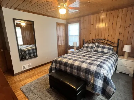 Home near Ocean Park. Two 24-hour Beach Parking Passes Included! No cleaning fee Отели в г. Олд-Орчард-Бич