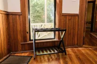 Stunning suite in amazing National Landmark property. Blocks from downtown.