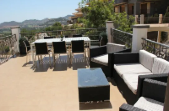 Beautiful Detached Spacious Villa, Amazing views, Private Heated Pool, WiFi, A/C