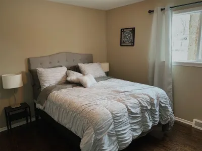 Albor Homes # 1 Hotels near SciTech Hands On Museum