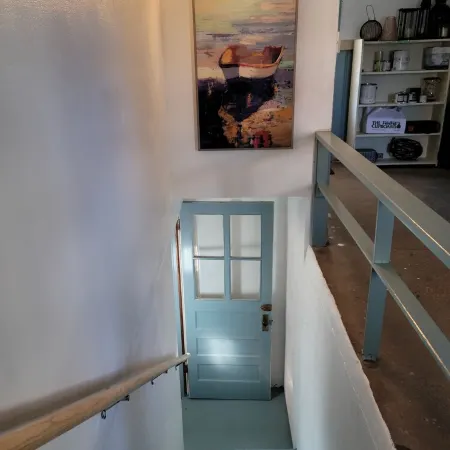 Beautifully furnished, spacious, comfortable. 1 block to campus.