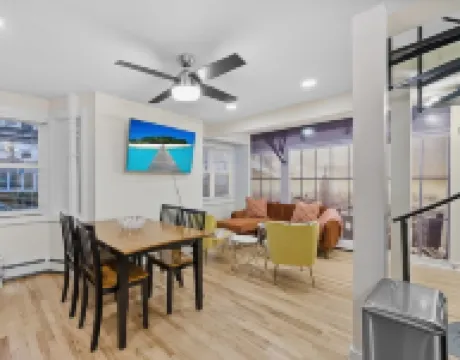 NEW-Free Prkg-2BR/2.5Bath/3 Queen Size Beds-Duplex