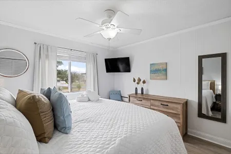 Beach Gear + Wagon • Resort Pools • King Suite • Family-Ready