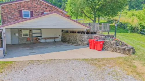 Hillside Hideout With Scenic Bluegrass Hot Tub Views!