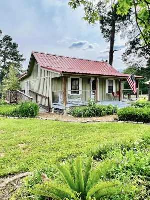 Beautiful Cabin in the Davy Crockett National Forest with Pool on Property