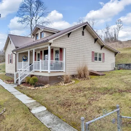 Pet Friendly on the South Holston River!
