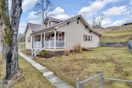 Pet Friendly on the South Holston River!