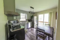 Relax with the family in a newly renovated and furnished upper level duplex. Hoteles en Fridley