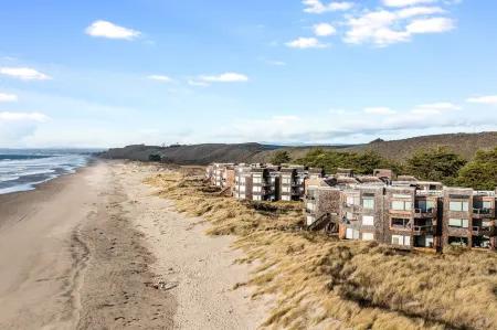 Serene & Modern~ Ocean Front View~ 2 Bd 2 Bth~1st Fully Remodeled