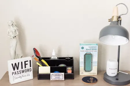 Cozy King Suite, POOL/GRILL/outdoor shower, coffee bar, mini fridge, microwave