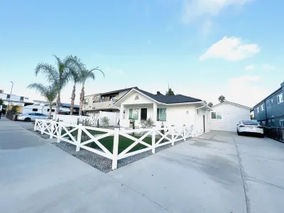 4169-Quaint, Newly renovated 미드시티 호텔